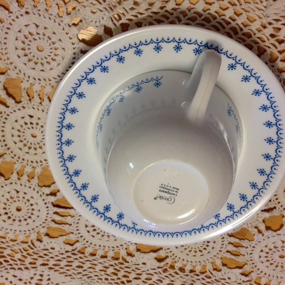 Vintage Corelle Snowflake Garland cups, saucers - Picture 10 of 12